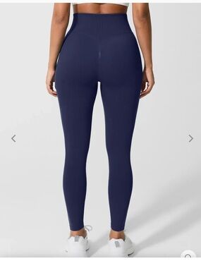 Womanโs Seamless Navy Blue Leggings Size S